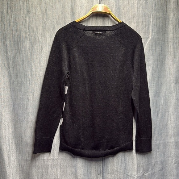 🇺🇸 Micheal Kors Black and Gray Striped sparkly sweater size medium - Picture 5 of 7